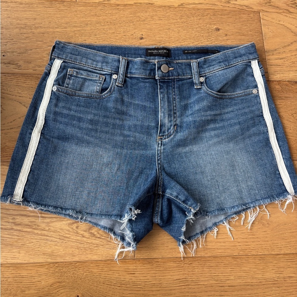 Banana republic mid rise shorts 30